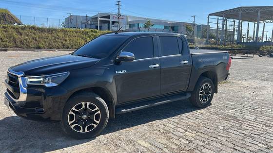 TOYOTA HILUX 2.8 D-4D TURBO DIESEL CD SRX 4X4 AUTOMÁTICO TOYOTA HILUX 2.8 D-4D TURBO DIESEL CD SRX 4X4 AUTOMÁTICO